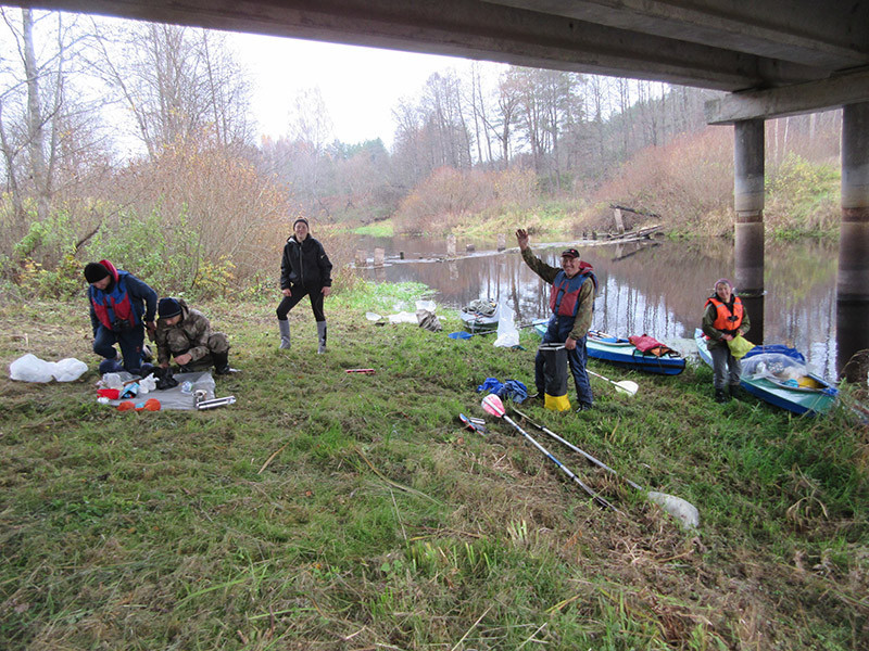 Перекус под мостом Сафроново
