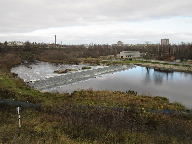 Переливная дамба в В. Луках