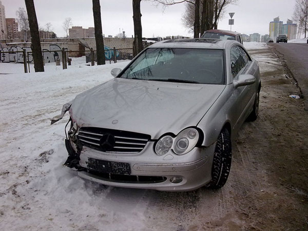 Мерседес - вид спереди